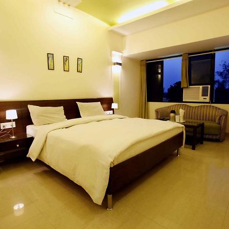 גורקפור Shivoy Hotel מראה חיצוני תמונה