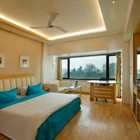 גורקפור Shivoy Hotel מראה חיצוני תמונה