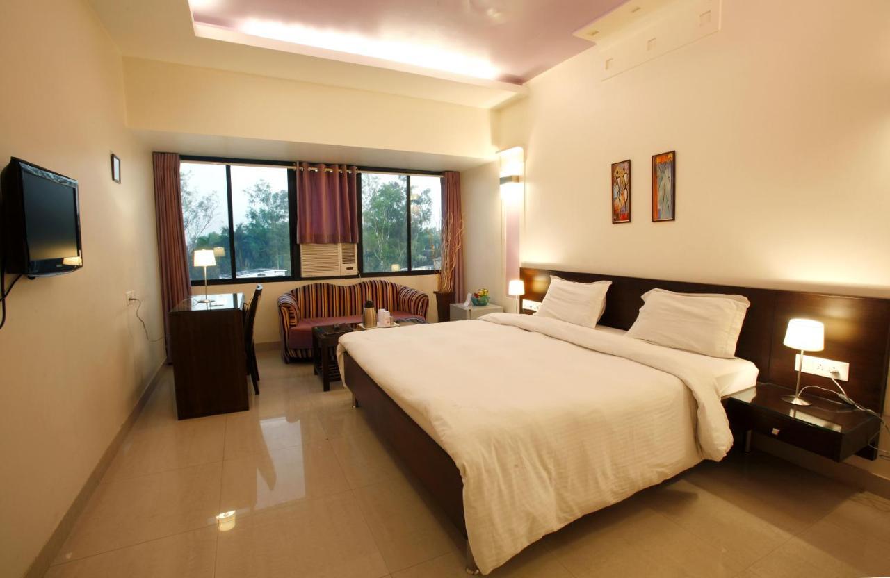 גורקפור Shivoy Hotel מראה חיצוני תמונה