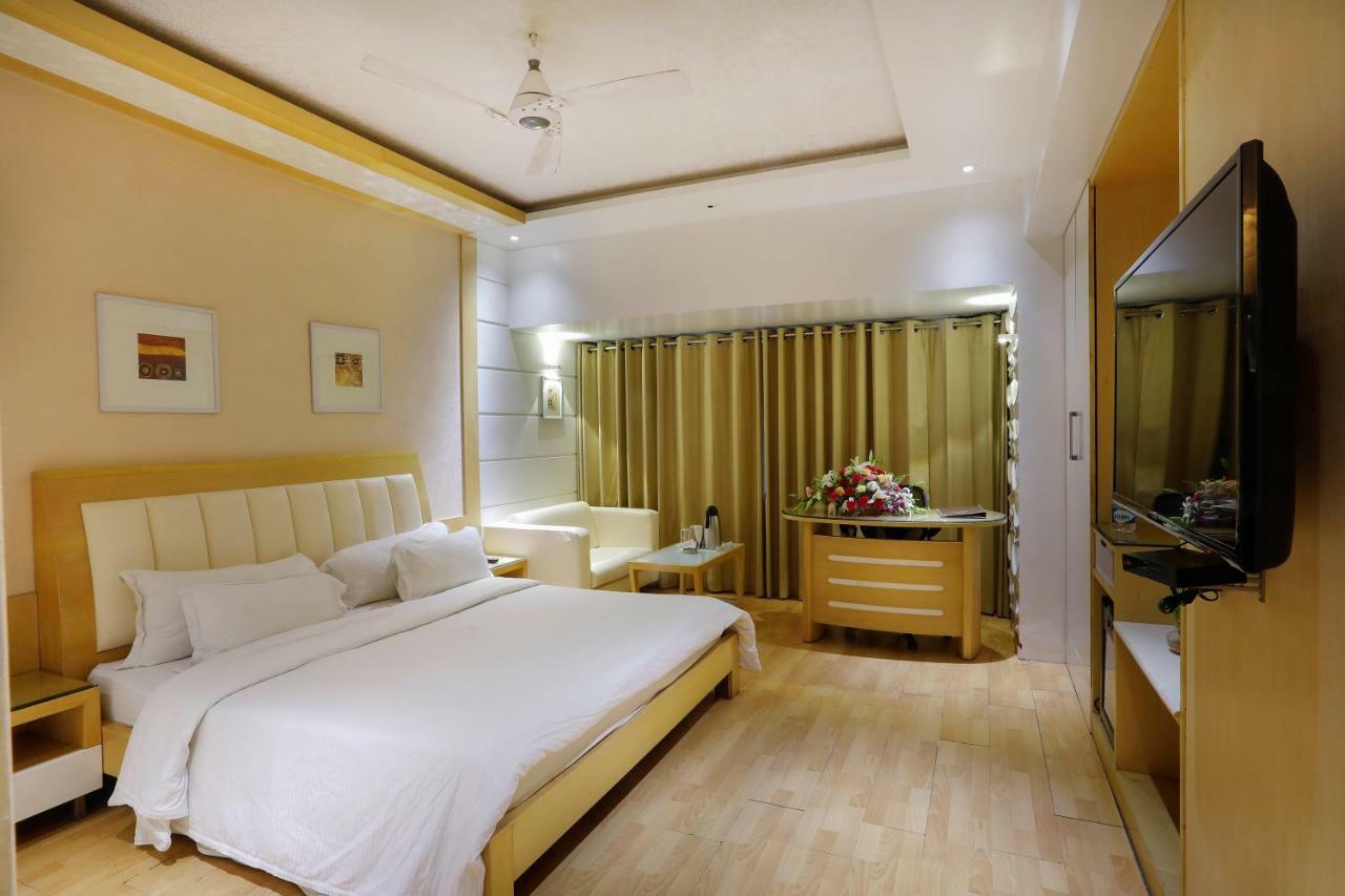 גורקפור Shivoy Hotel מראה חיצוני תמונה
