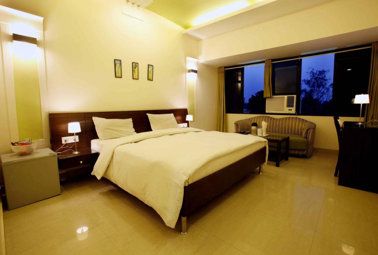 גורקפור Shivoy Hotel מראה חיצוני תמונה