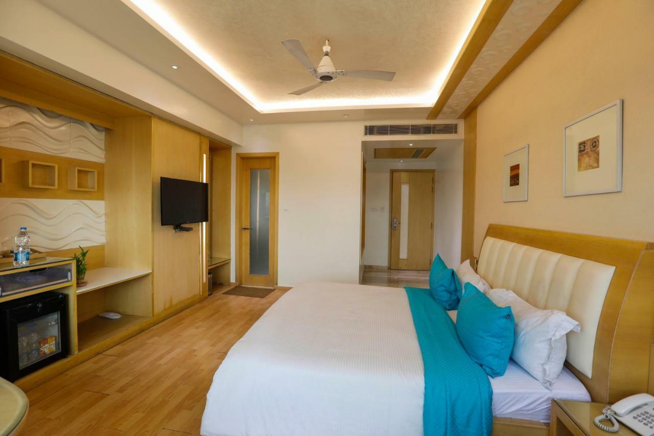 גורקפור Shivoy Hotel מראה חיצוני תמונה